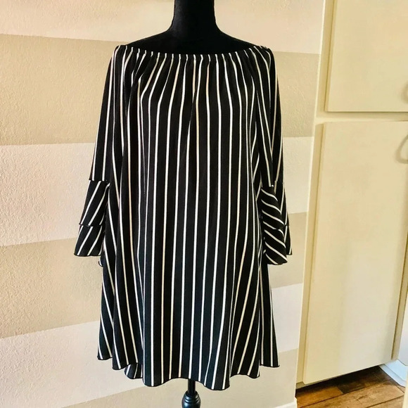 Vibe boutique black and white striped off the shoulder dress - Picture 1 of 4